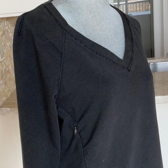 Lululemon V-neck Sweatshirt w/zipper kangaroo pocket, size 6 - Picture 3 of 7